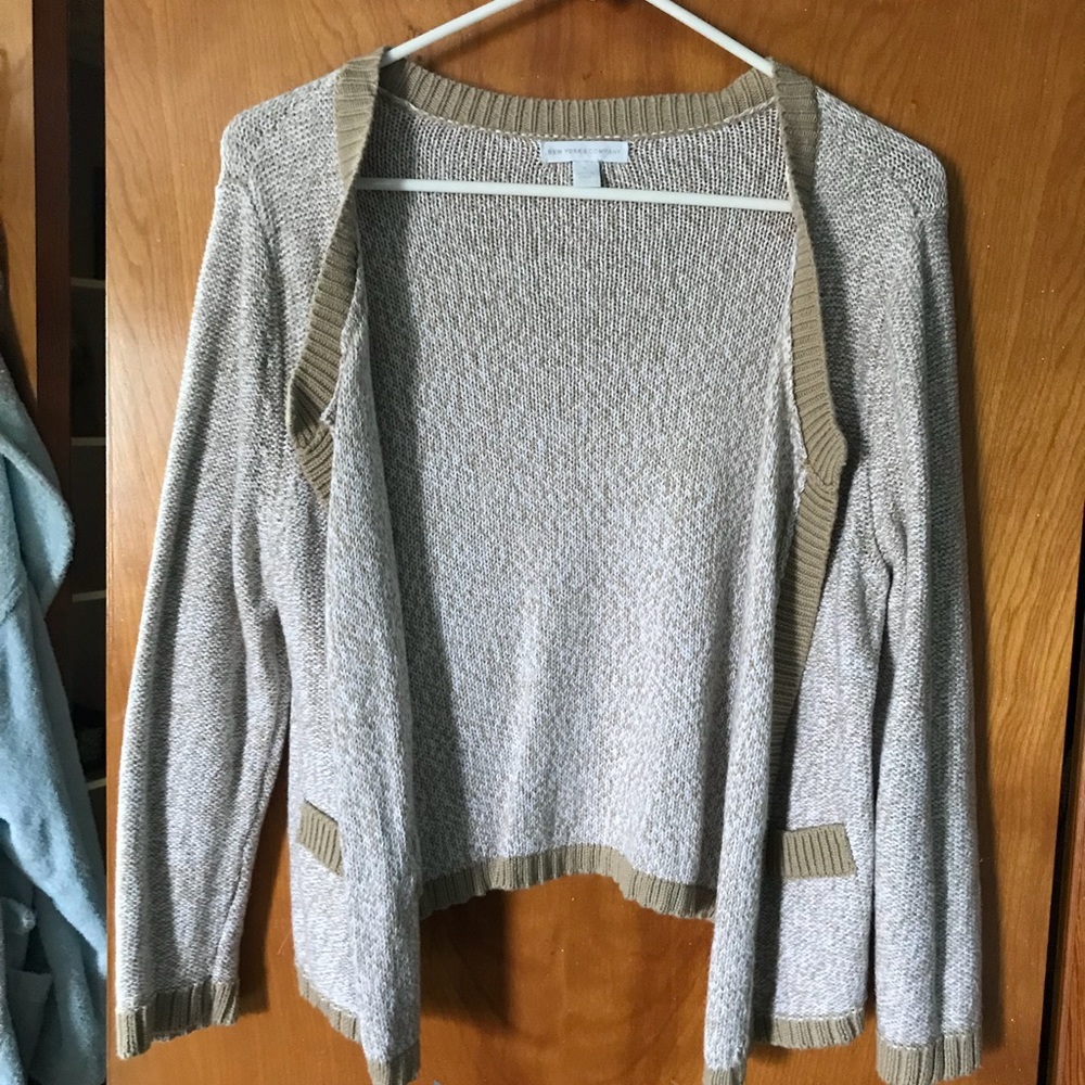 Light sweatshirt from New York and company